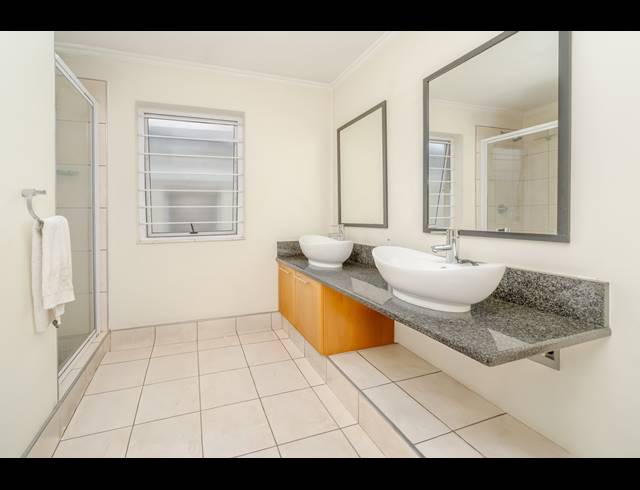 2 BEDROOM APARTMENT FOR SALE IN BRYANSTON
